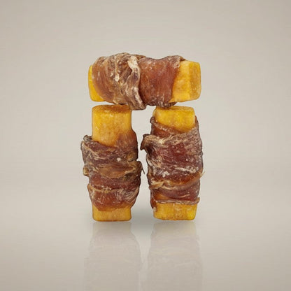 Lupiora KIDDOG Super Premium Hundesnack aus getrockneter Entenbrust umwickelt um ein Süßkartoffelstäbchen