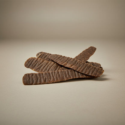 Lupiora NATURAL GREATNESS getrocknete Hähnchenfiletstreifen als gesunder, getreidefreier Hundesnack aus 100% Fleisch.