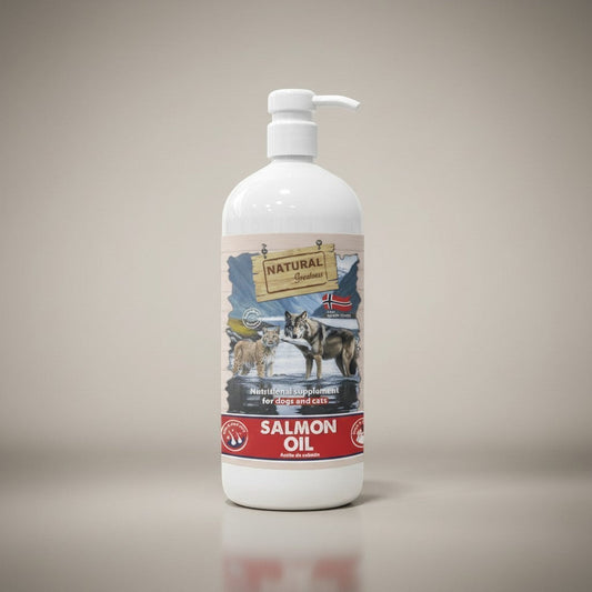 Lupiora Natural Greatness Lachsöl für Hunde und Katzen in weißer Pumpflasche mit norwegischem Lachs-Etikett