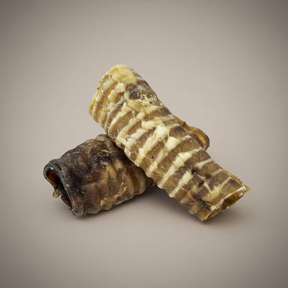 Lupiora NATURAL GREATNESS Rindertrachea als getrockneter, natürlicher Kausnack für Hunde zur Gelenkunterstützung.