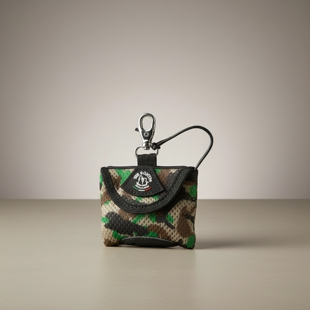 Lupiora TRE PONTI Kotbeutelspender aus weichem Netzgewebe in Camouflage-Optik mit Karabinerhaken