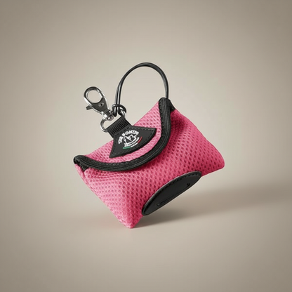 Lupiora TRE PONTI Easy-Clean Kotbeutelspender in Pink aus weichem Netzgewebe mit Karabiner und Gummischlaufe